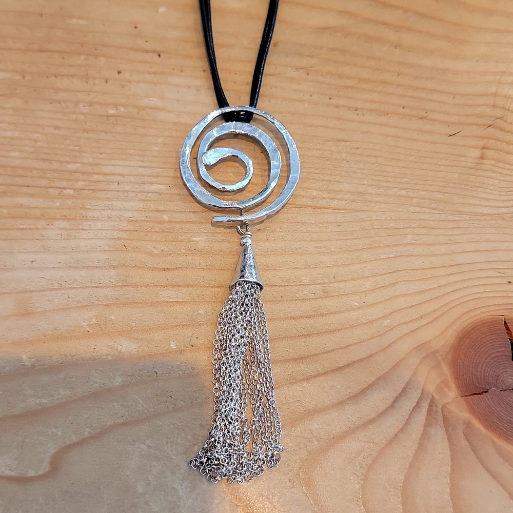 Opulenza 📿Leather/sterling silver necklace